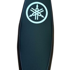 Σέλα λεπτή Carbon με άσπρο λογότυπο στάμπα YAMAHA CRYPTON X135